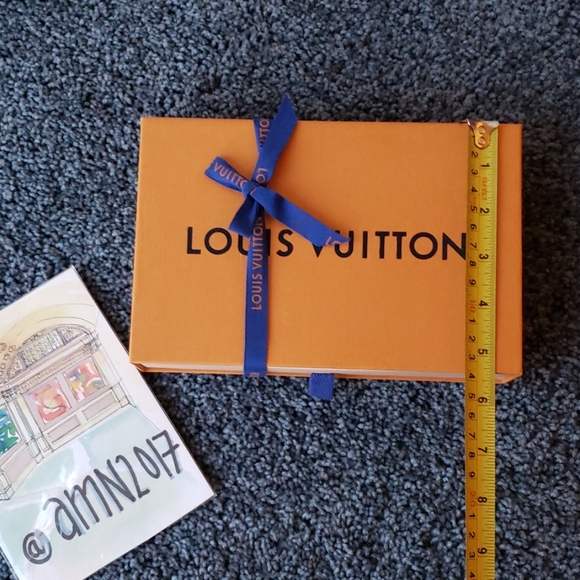 Louis Vuitton Gift Box and LV Ribbon - Picture 3 of 6